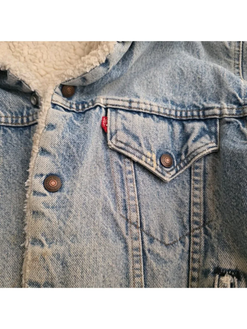 Levis Sherpa-Lined Denim Jacket Sz 40R Distressed Button-Up Front Pockets 1980s